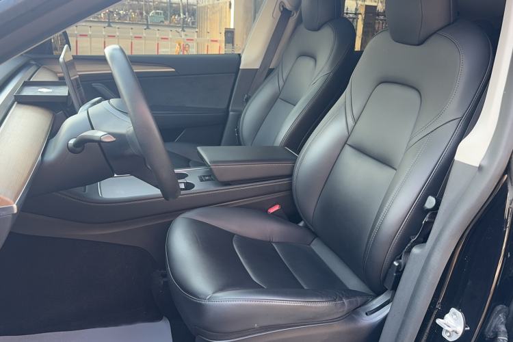 Used Tesla Model Y 2022 Long-Range All-Wheel-Drive Version