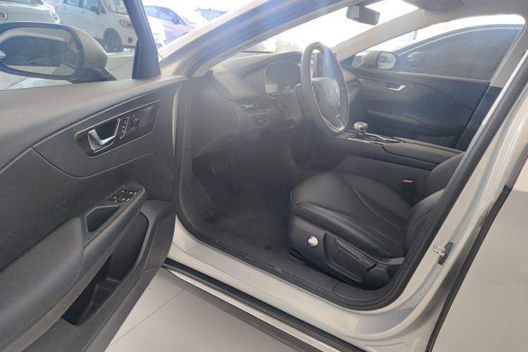 Used Hongqi E-QM5 2022 431 km Charge & Enjoy Edition