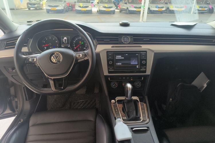 Used Volkswagen Magotan 2017 330TSI DSG Leading Model
