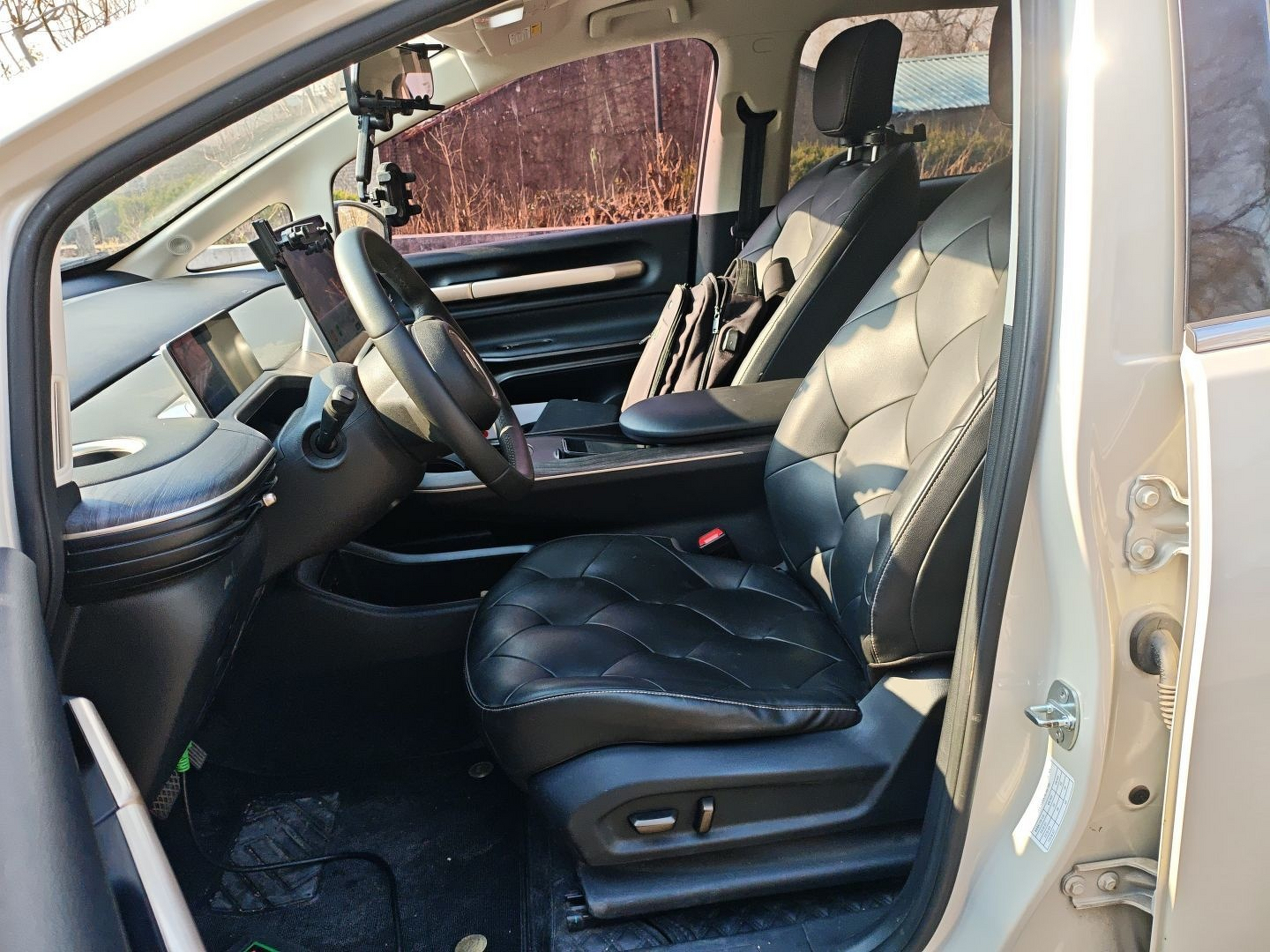 Переднее сиденье в автомобиле