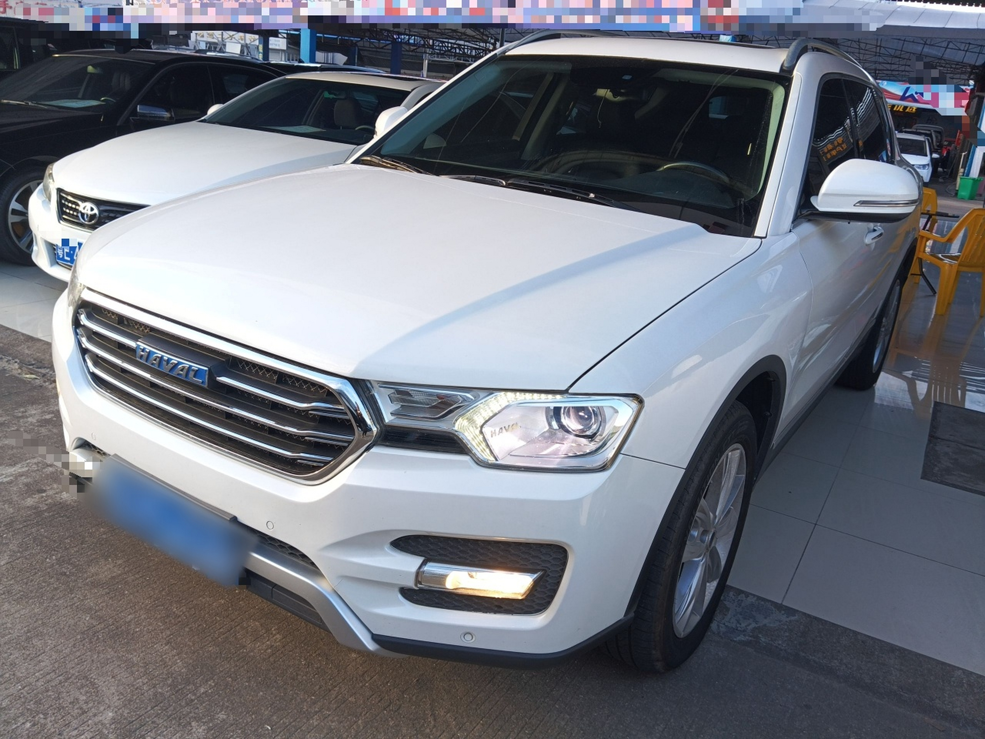 Под передней частью автомобиля