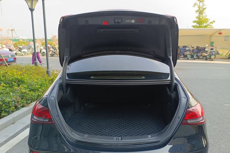 Used Mercedes-Benz E-Class 2023 Updated E 300 L Fashion Edition
