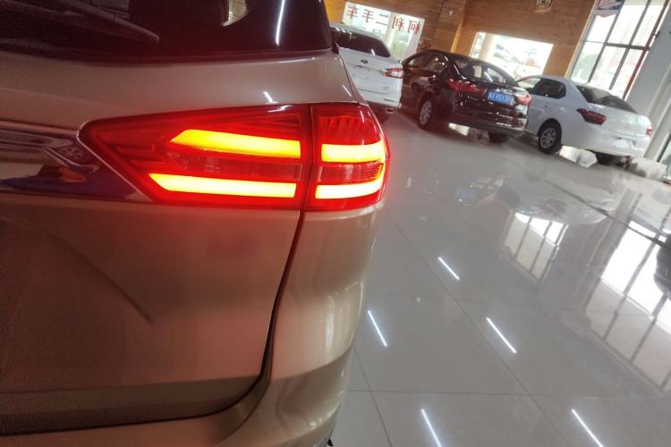 Used Geely Auto Emgrand X7 Sport 2016 2.0L Manual Smart Connect Version
