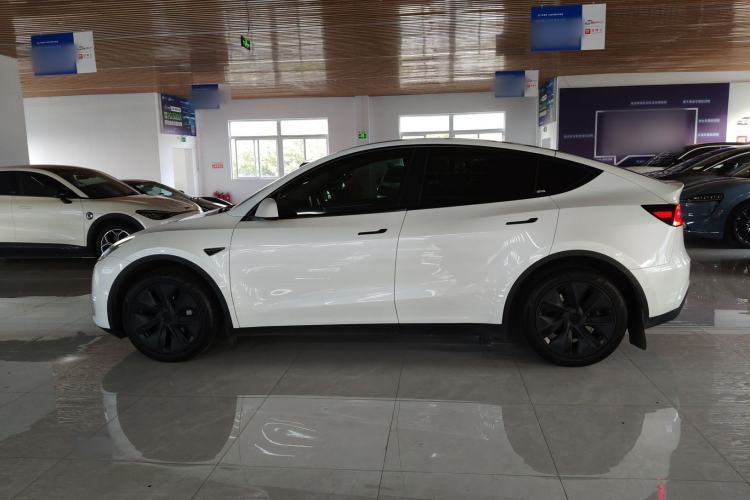 Used Tesla Model Y 2023 Long-Range All-Wheel-Drive Version
