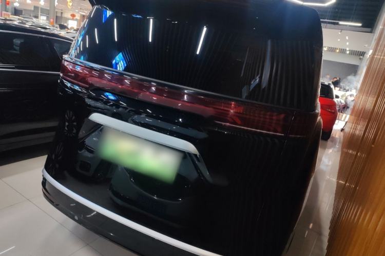 Used Denza D9 2022 DM-i 970 Four-Wheel Drive Prestige Model
