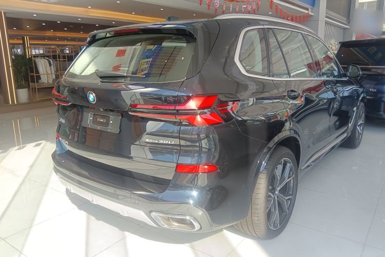Used BMW X5 2023 xDrive 30Li Luxury M Sport Package
