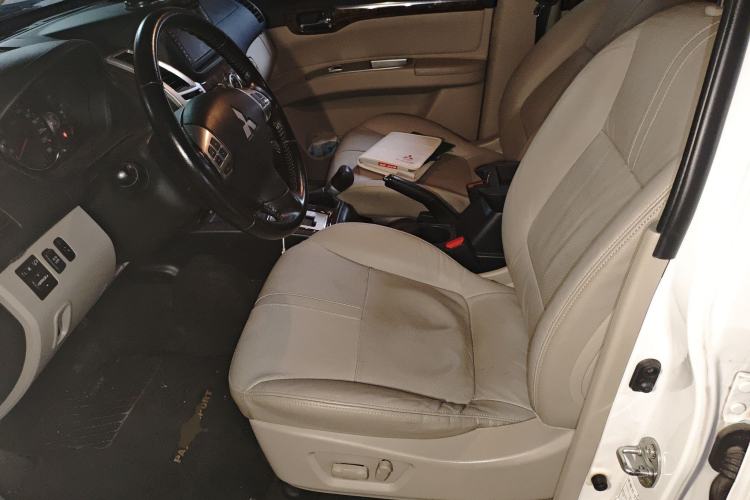 Used Mitsubishi Pajero Sport 2013 3.0L Automatic 4x4 Flagship Edition
