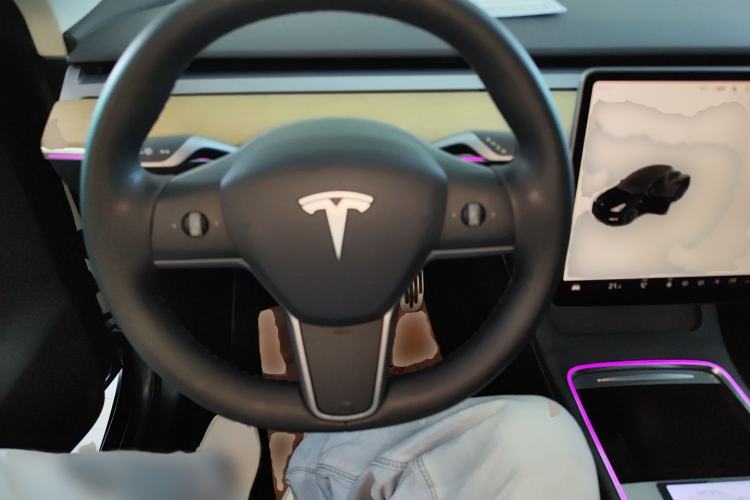 Used Tesla Model Y 2022 Long-Range All-Wheel-Drive Version
