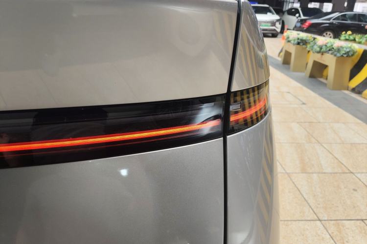 Used XPeng X9 2024 702 Ultra-Long Range Max
