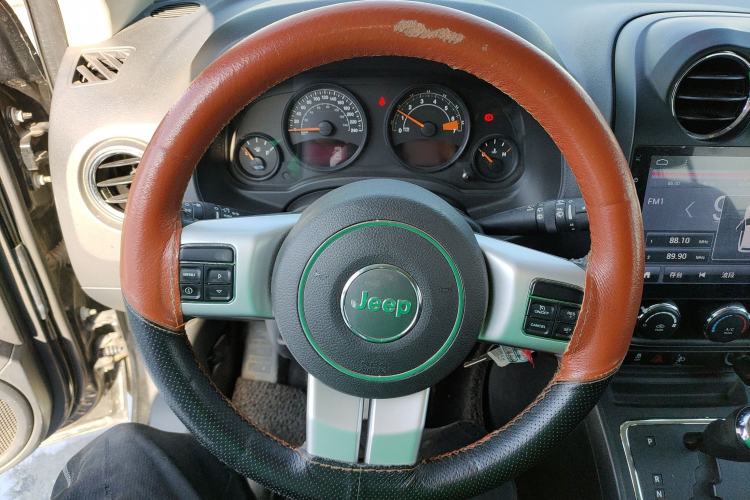 Used  Compass (Import) 2015 2.0L two-wheel drive sport version
