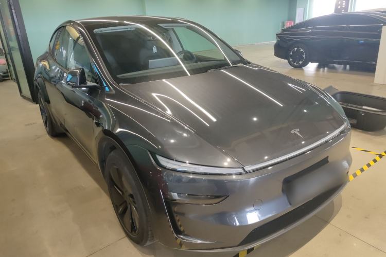 Used Tesla Model Y 2025 Long-Range All-Wheel-Drive Version