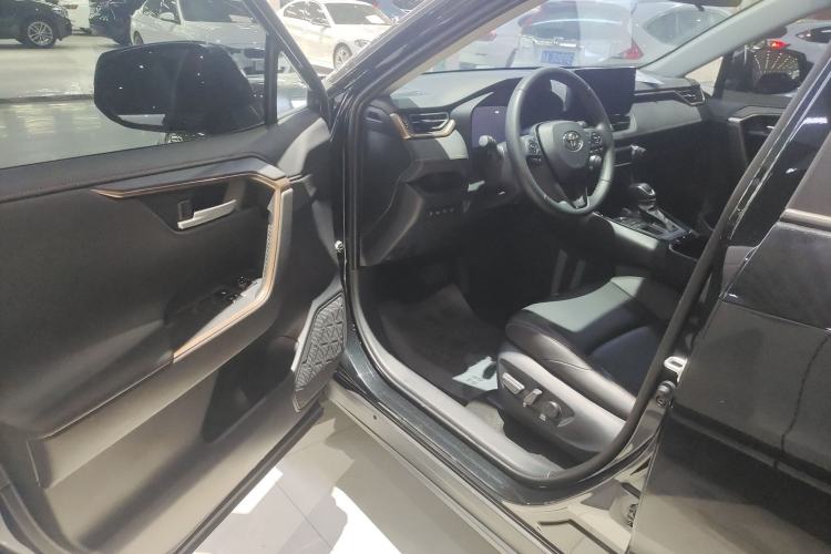 Used Toyota Wildlander 2024 2.0L CVT 4x4 Luxury PLUS Edition