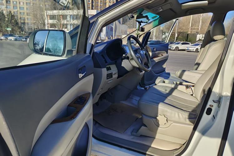 Used BYD M6 2013 2.0L Manual Comfort Edition
