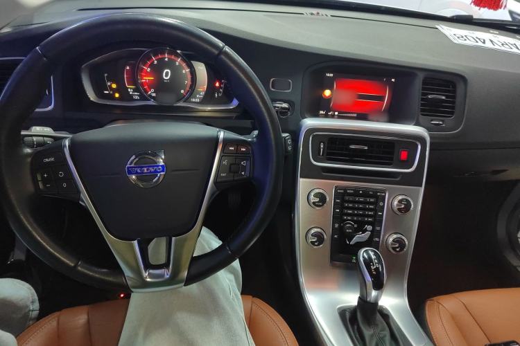 Used Volvo V60 2017 T5 Zhiyi Edition China V Standard
