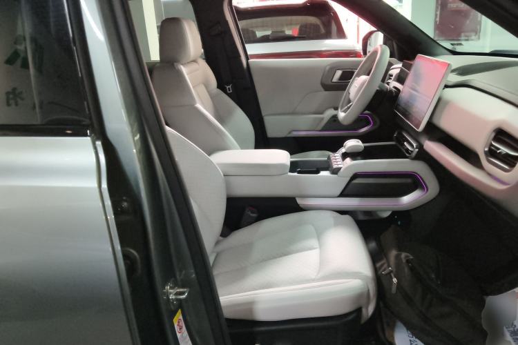 Used  Titanium 3 2025 501 km All-Wheel Drive Intelligent Driving Max Edition
