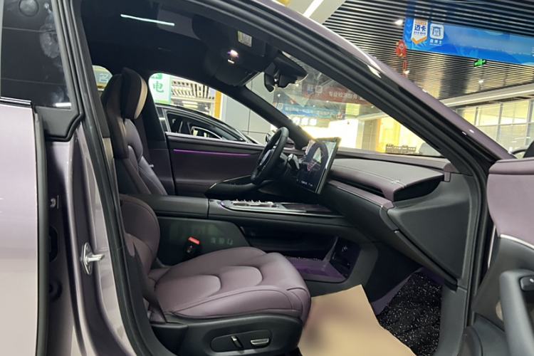 Used  SU7 2024 Rear-Drive Ultra-Long Range Advanced Pro-Level Intelligent Driving Version
