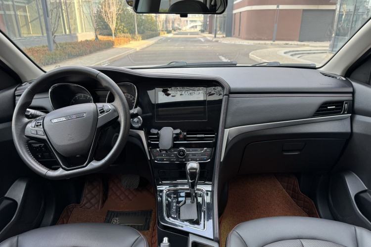 Used Venucia T70 2018 2.0L CVT Smart Enjoyment Version
