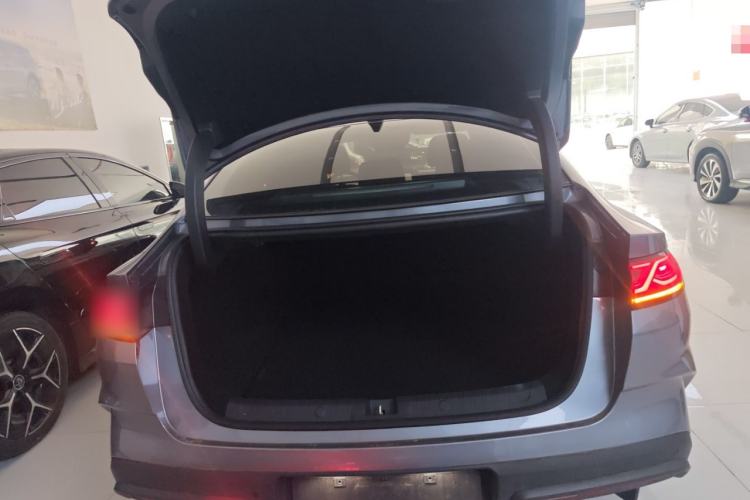 Used BYD Qin L 2025 DM-i Smart Drive 120KM Superior Model
