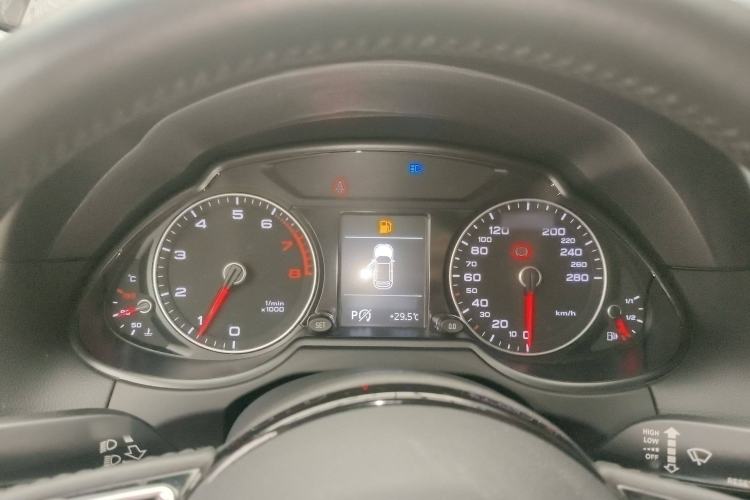 Used Audi Q5 2017 Plus 40 TFSI Ambition Model
