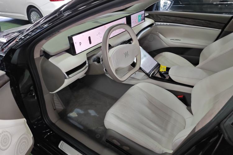 Used  L7 2022 Dynamic Model