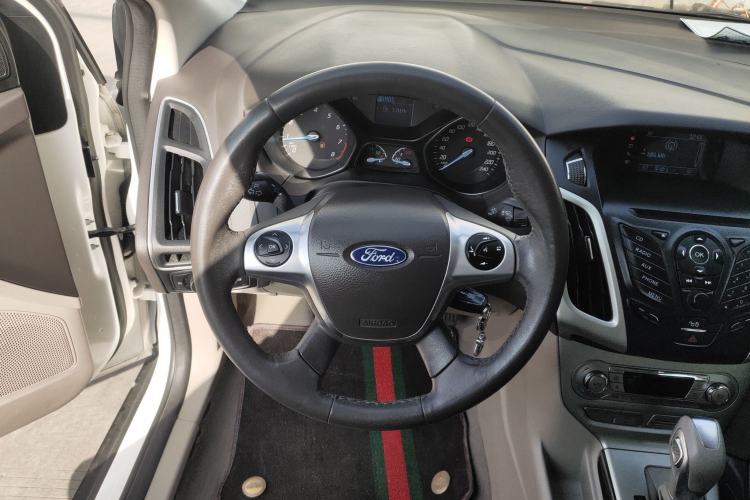 Used Ford Focus 2012 Sedan 1.6L Automatic Fashion Edition
