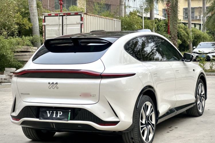 Used  LS7 2023 100kWh Pro All-Wheel-Drive Version
