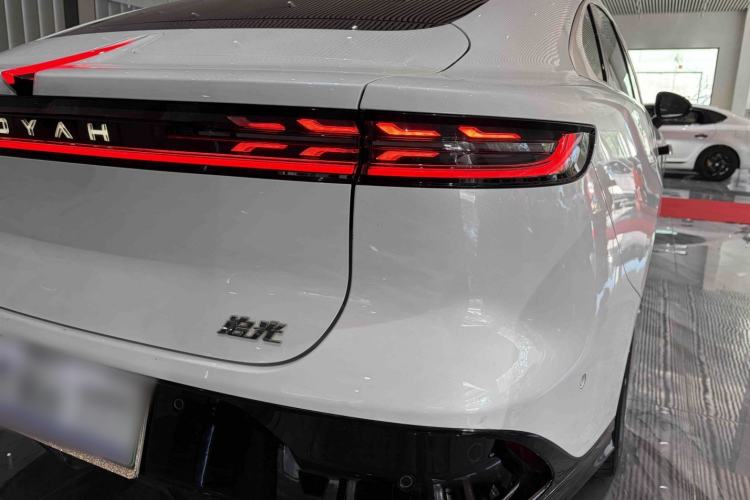 Used VOYAH PASSION 2024 PHEV Four-Wheel Drive Ultra-Long Range Flagship Model
