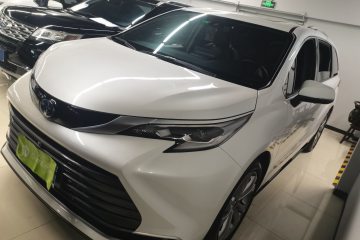 Used Toyota Sienna 2023 2.5L Hybrid Deluxe Edition
