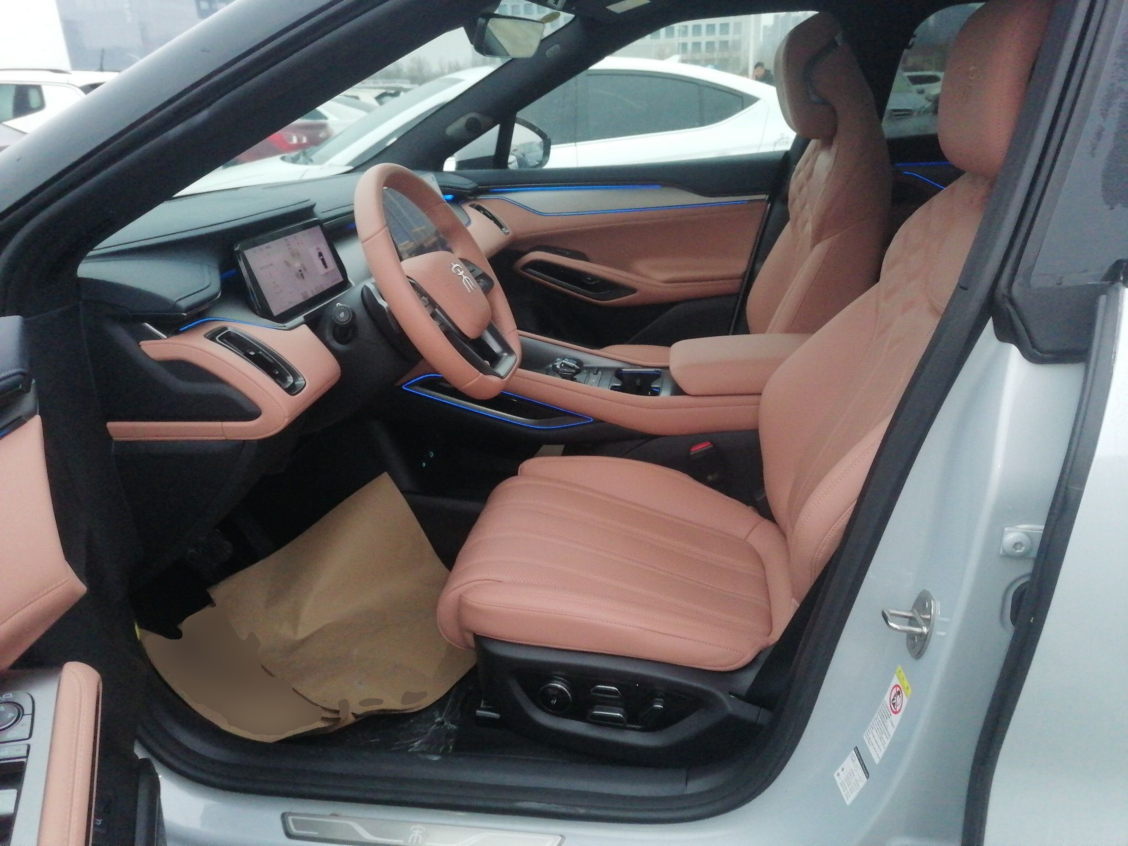 Переднее сиденье в автомобиле