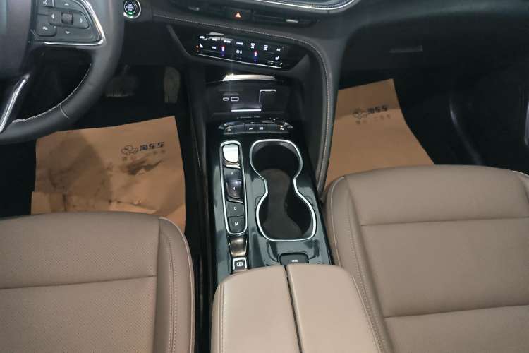 Used Buick Envision 2022 Encore Plus 652T Five-Seat Luxury Model
