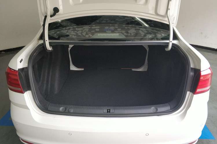 Used Volkswagen Lavida 2017 1.6L Manual Fashion Edition
