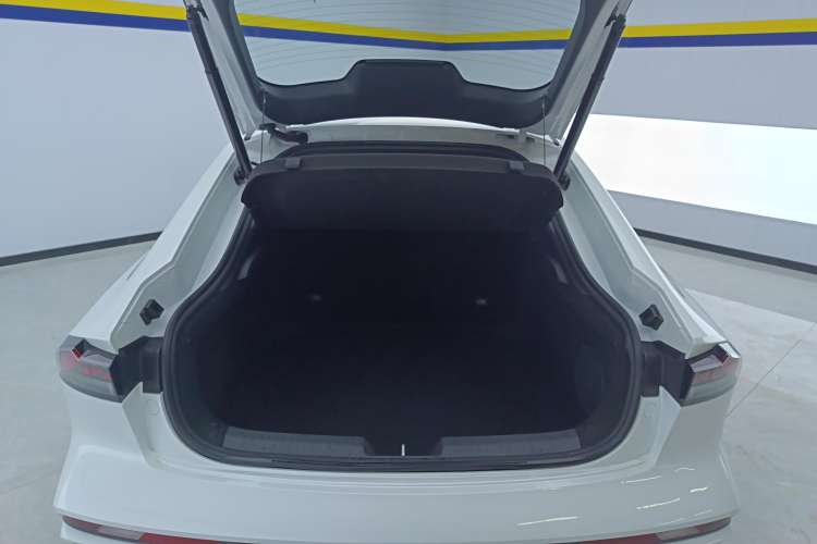 Used Changan UNI-V 2024 1.5T Smart Navigation Version
