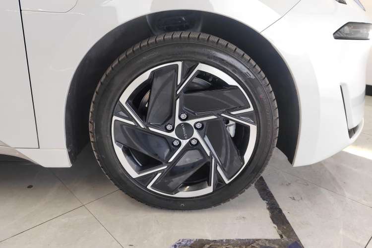 Used Lynk & Co 07 2024 EM-P 126 Long-Range Halo
