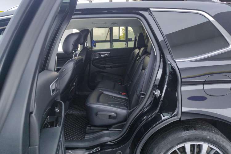 Used Ford Edge 2021 PLUS EcoBoost 245 Two-Wheel-Drive Titanium 7-Seater
