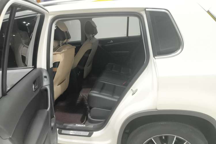 Used Volkswagen Tiguan 2015 1.8TSI Automatic All-Wheel-Drive Luxury Model
