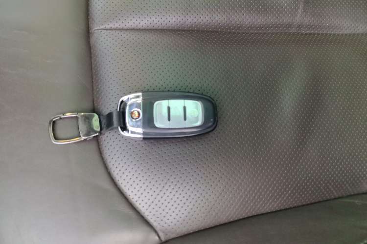 Used Roewe RX8 2018 30T Smart Connectivity Two-Wheel Drive Flagship Edition
