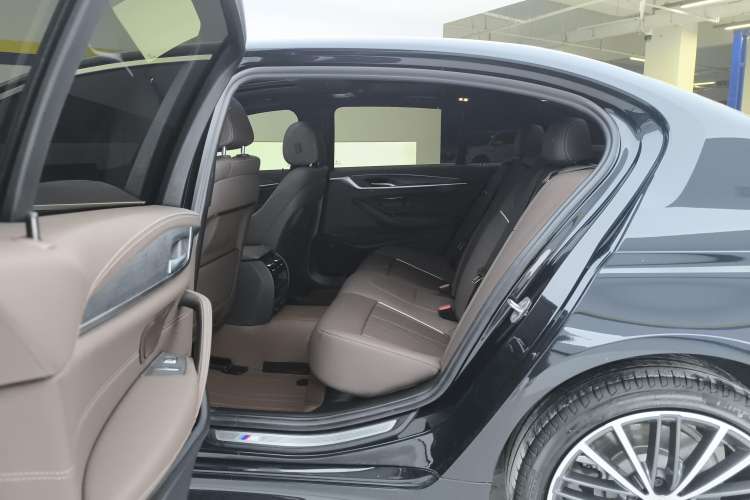 Used BMW 5 Series 2022 Second Facelift 530Li Leading Edition M Sport Package
