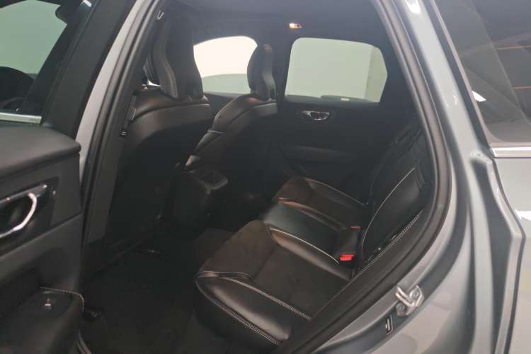 Used Volvo XC60 2019 T5 4x4 Smart & Dynamic Sport Edition China VI Standard
