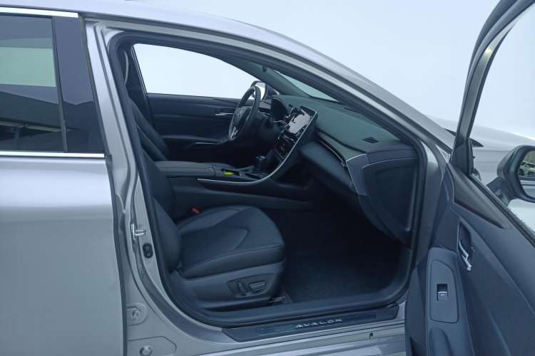 Used Toyota Avalon 2019 2.0L XLE Premium Edition China VI
