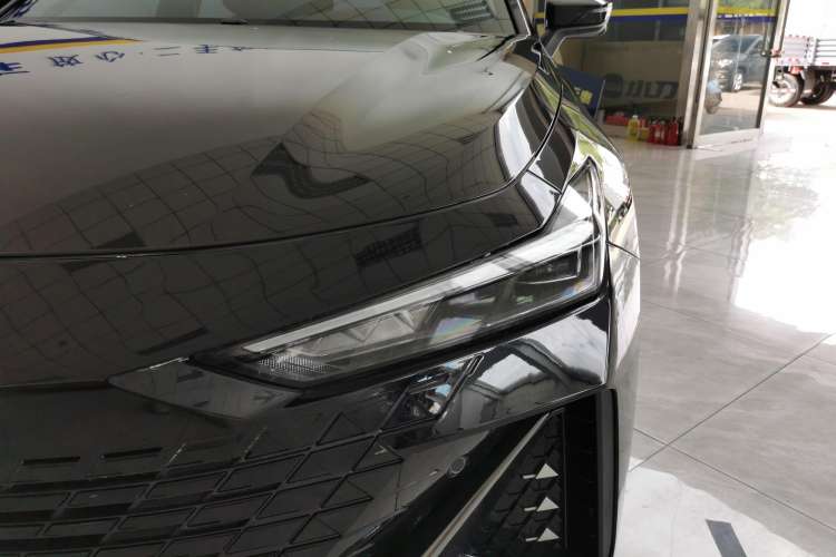 Used Changan UNI-V 2022 1.5T Prestige Version
