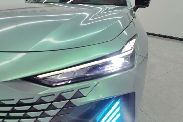 Used Changan UNI-V iDD 2023 Zhidian iDD 1.5T 113km Smart & Fun Version (Rapid Edition)
