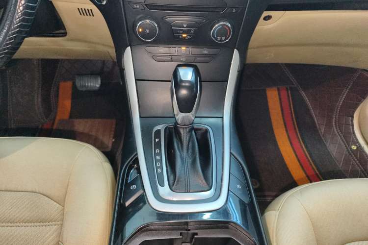 Used Ford Edge 2018 EcoBoost 245 Two-Wheel-Drive Titanium 5-Seater China VI Standard
