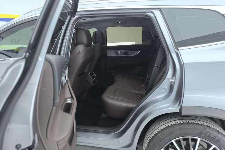 Used Chery Tiggo 8 PRO 2024 Champion Edition 290T Two-Wheel Drive Peak Version 7 Seats
