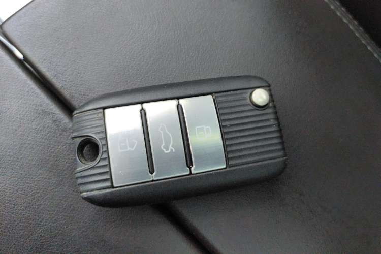 Used Roewe RX8 2018 30T Smart Connectivity Two-Wheel Drive Flagship Edition
