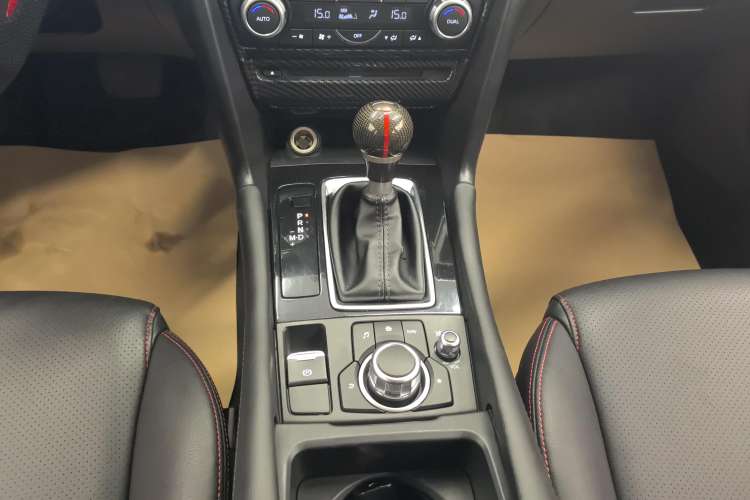 Used Mazda Mazda 3 Axela 2017 Sedan 1.5L Automatic Luxury Model Emission Standard China V
