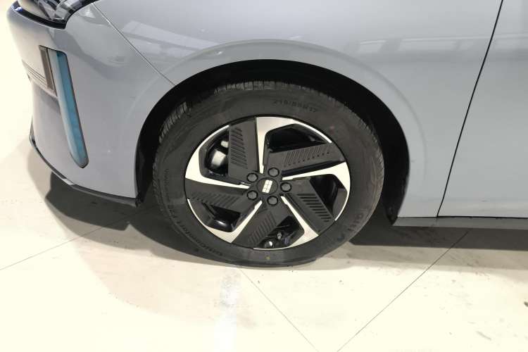 Used  L6 2023 125km MAX
