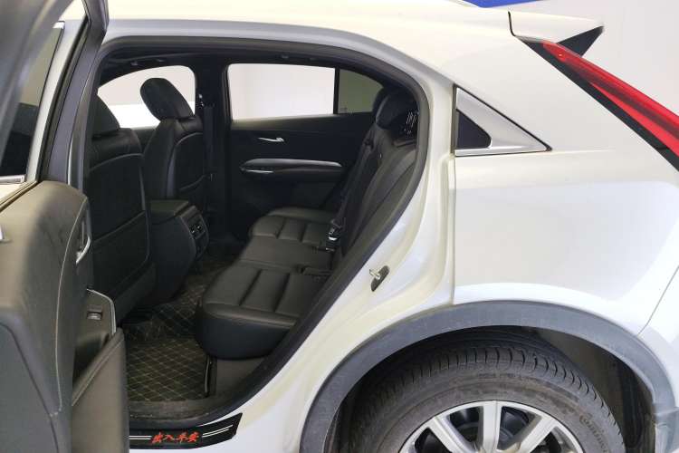 Used Cadillac XT4 2021 28T Two-Wheel Drive Leading Version
