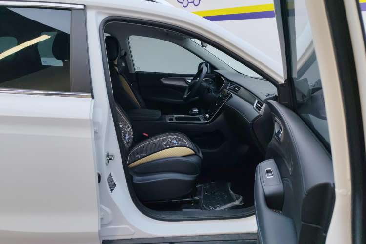 Used Roewe RX5 2023 PLUS 330TGI Automatic Trendsetting Smart Edition
