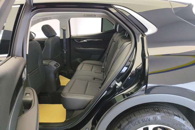 Used Buick Envision 2023 Encore S 552T Two-Wheel Drive Luxury Model
