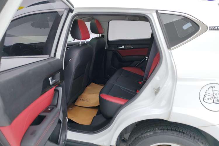 Used Haval H2 2018 Chuanxiang Edition Blue Badge 1.5T Dual-Clutch Two-Wheel Drive Fashionable Model
